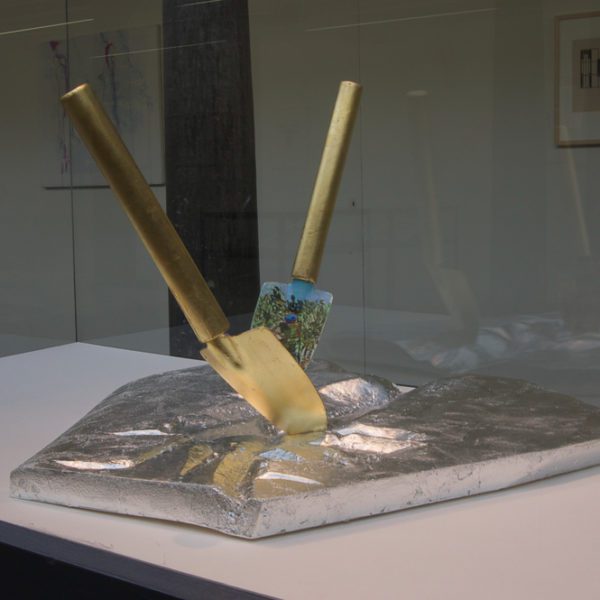 Don't Shoot the Pianoplayer, bladgoud, bladzilver, olieverf op metaal, hout, 2000/2013, tijdens tentoonstelling Fiat Lux, Kathedrale Sint Bavo/Vishal, Haarlem