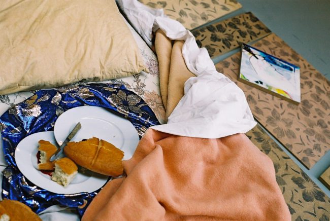 Het Paradijs, Detail uit installatie, Tentoonstelling Memorial Images, CBK Alphen aan de Rijn, 2002