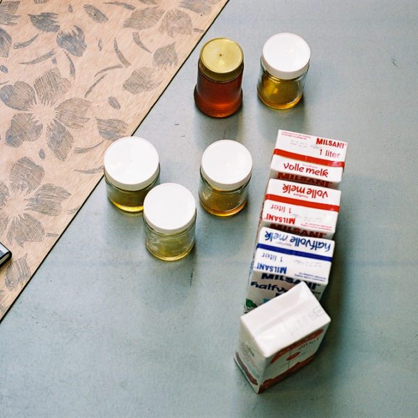 Het Paradijs, Detail uit installatie, Tentoonstelling Memorial Images, CBK Alphen aan de Rijn, 2002