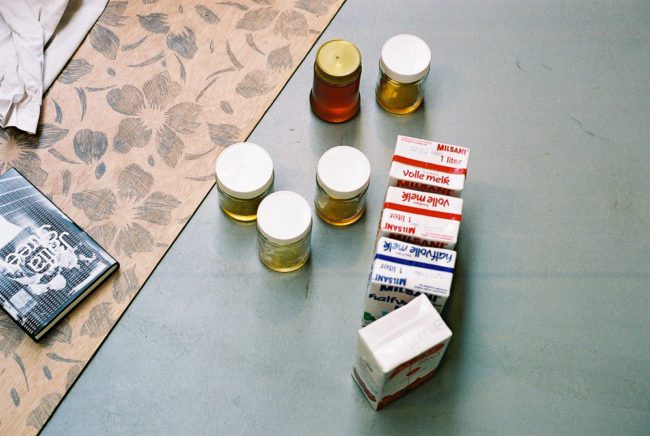 Het Paradijs, Detail uit installatie, Tentoonstelling Memorial Images, CBK Alphen aan de Rijn, 2002