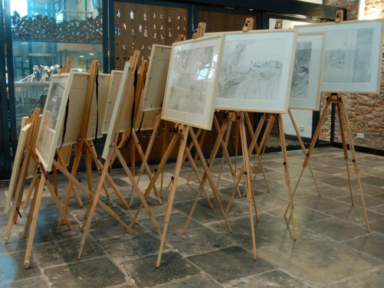 Een Genoegelijk Gemis, installatie/tekeningen, Tentoonstelling Tracing Places, Janskerk, Haarlem, 2008