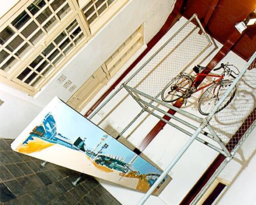 The Moment, geënsceneerde schildering, tekeningen, schilderijen, staal en objecten5 x 5 x 6 m, 1998 The Moment, Kunstcentrum De Twee Wezen, Enkhuizen