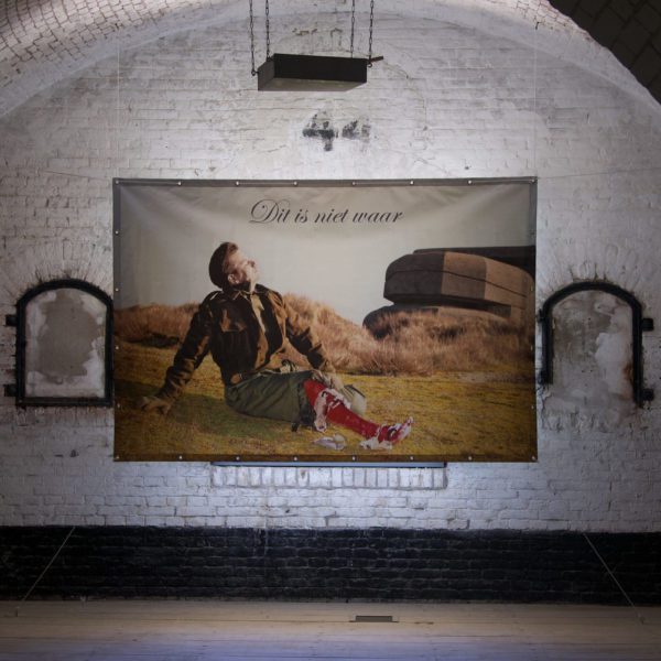 This is not the truth, geënsceneerde foto, 1999/2000, Fort bij Asperen 2018