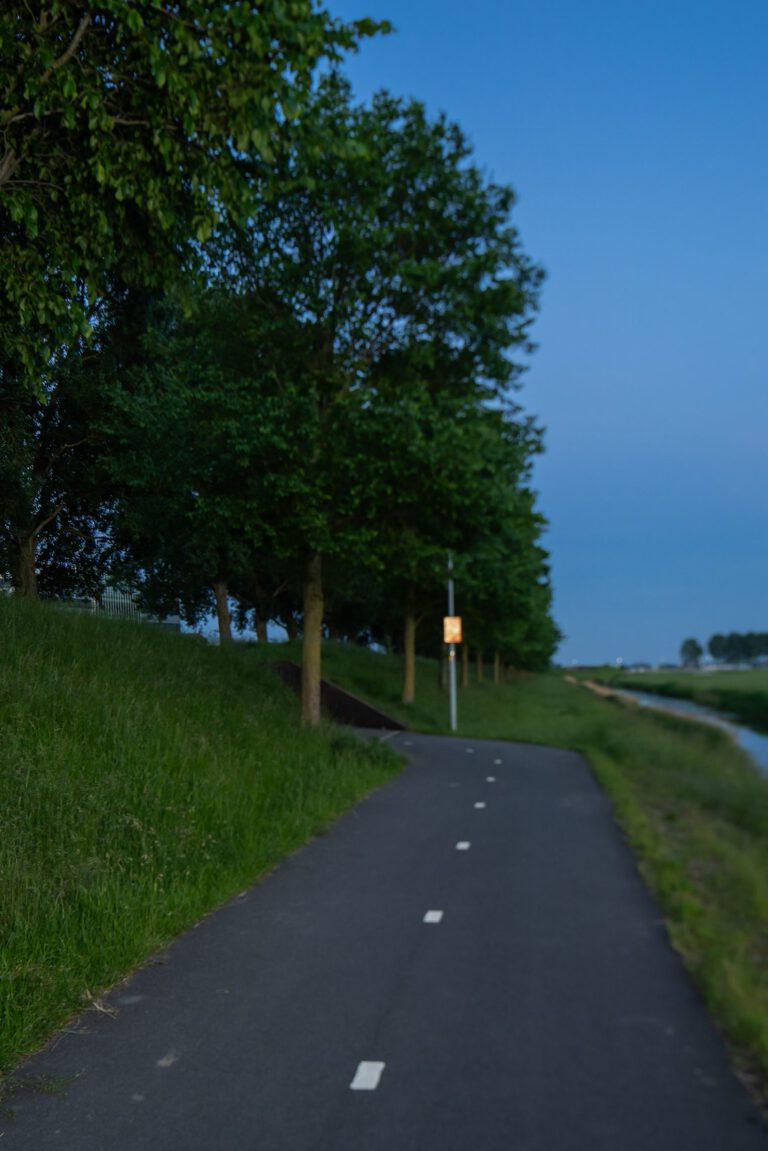 Beeldpaneel van Moed! mijn soldaat langs het fietspad op de Geniedijk bij Hoofddorp