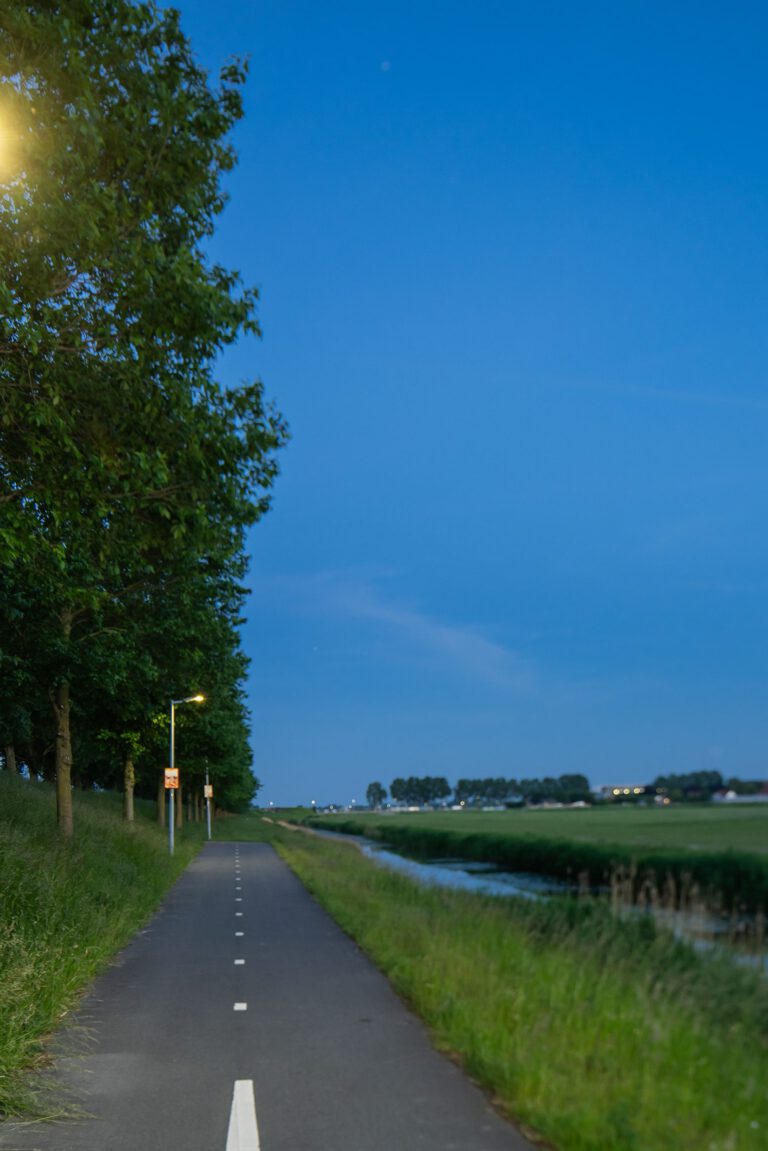 Beeldpaneel van Moed! mijn soldaat langs het fietspad op de Geniedijk bij Hoofddorp