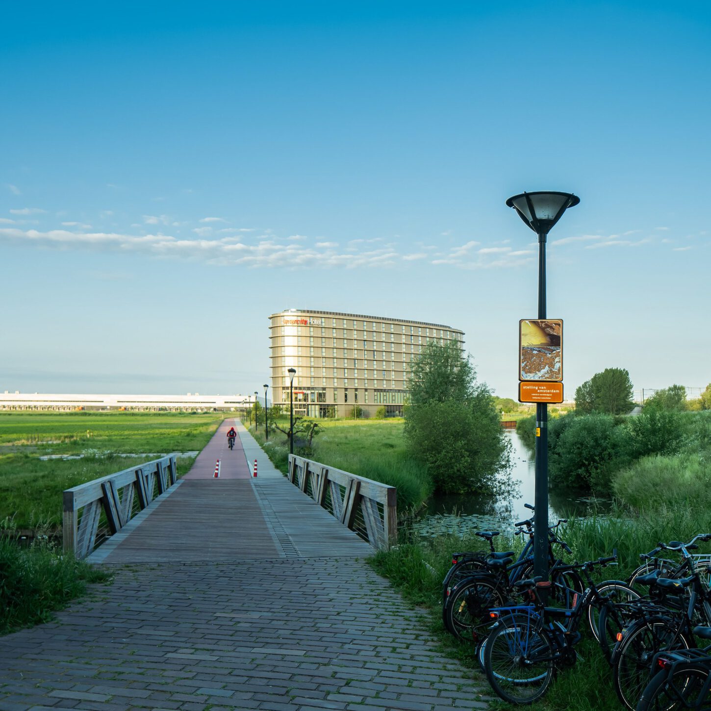 Beeldpaneel van Moed! mijn soldaat bij het inundatieveld van de Stelling van Amsterdam in Hoofddorp