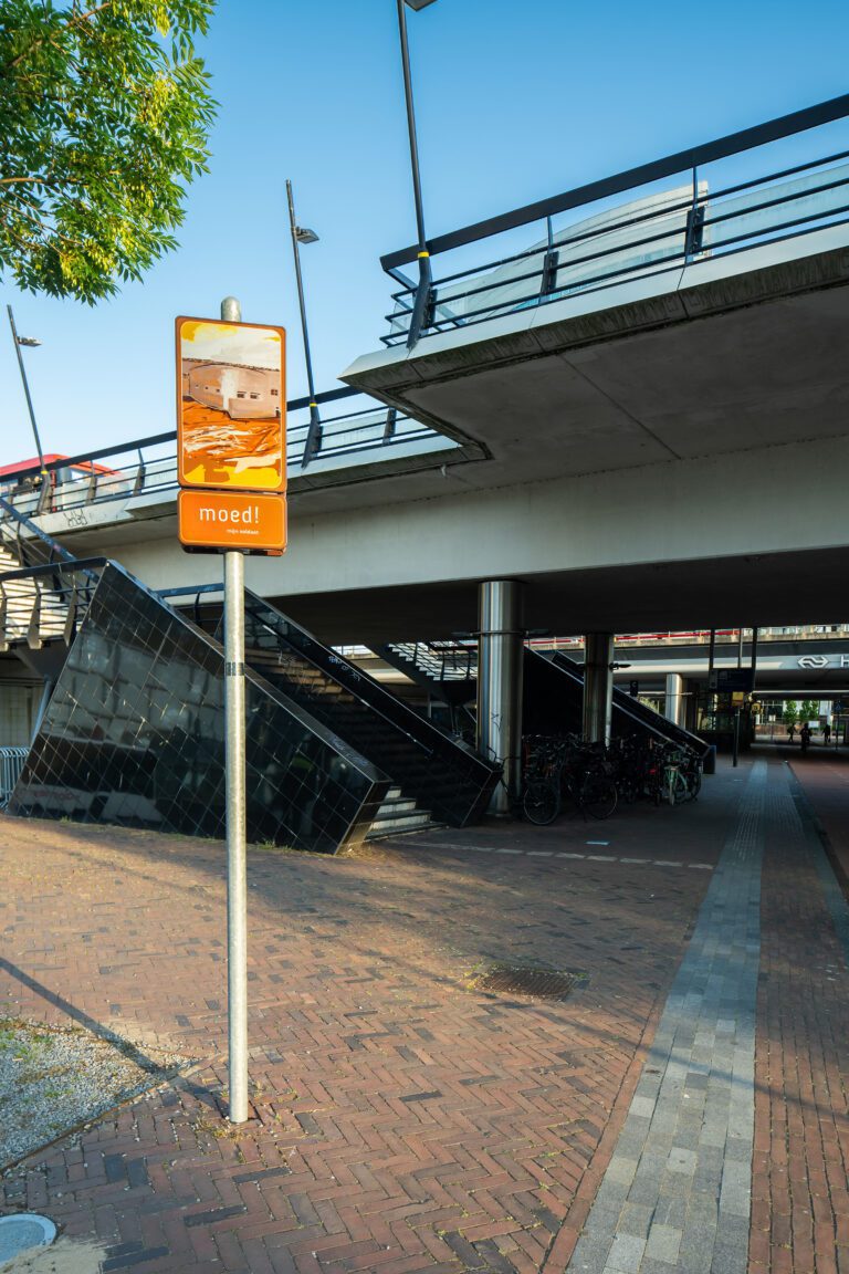 Beeldpaneel De Keelkazemat bij NS station Hoofddorp als onderdeel van Moed! mijn soldaat